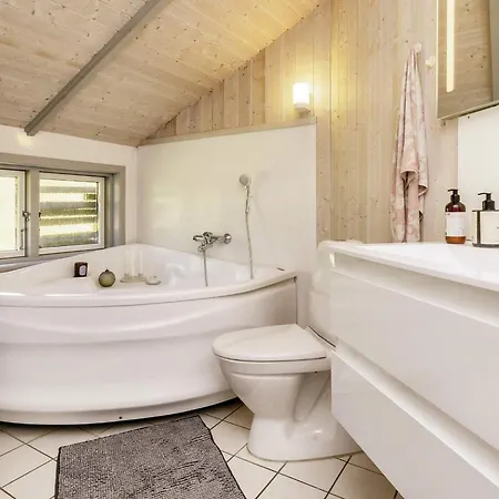 4 Star In Praesto-by Traum Præstø