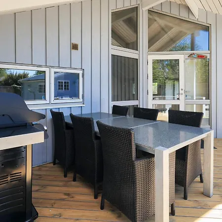 4 Star In Praesto-by Traum *