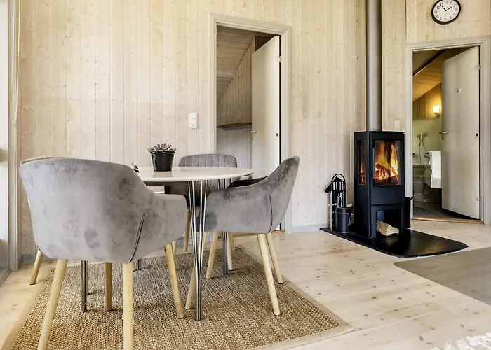 4 Star In Praesto-by Traum