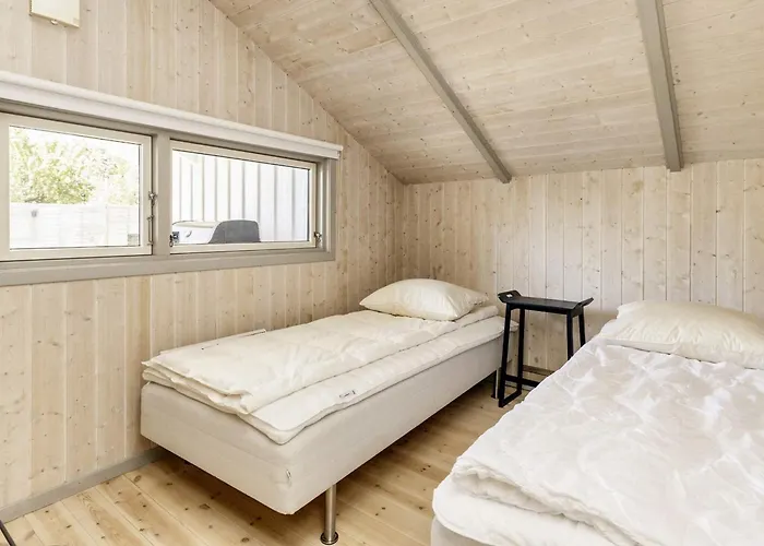 4 Star In Praesto-by Traum *