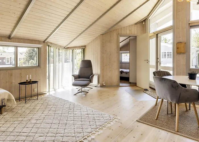 4 Star In Praesto-by Traum