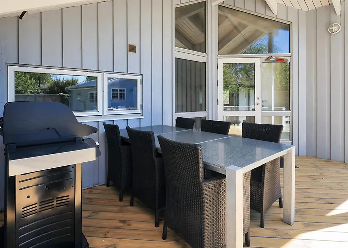 4 Star In Praesto-by Traum *